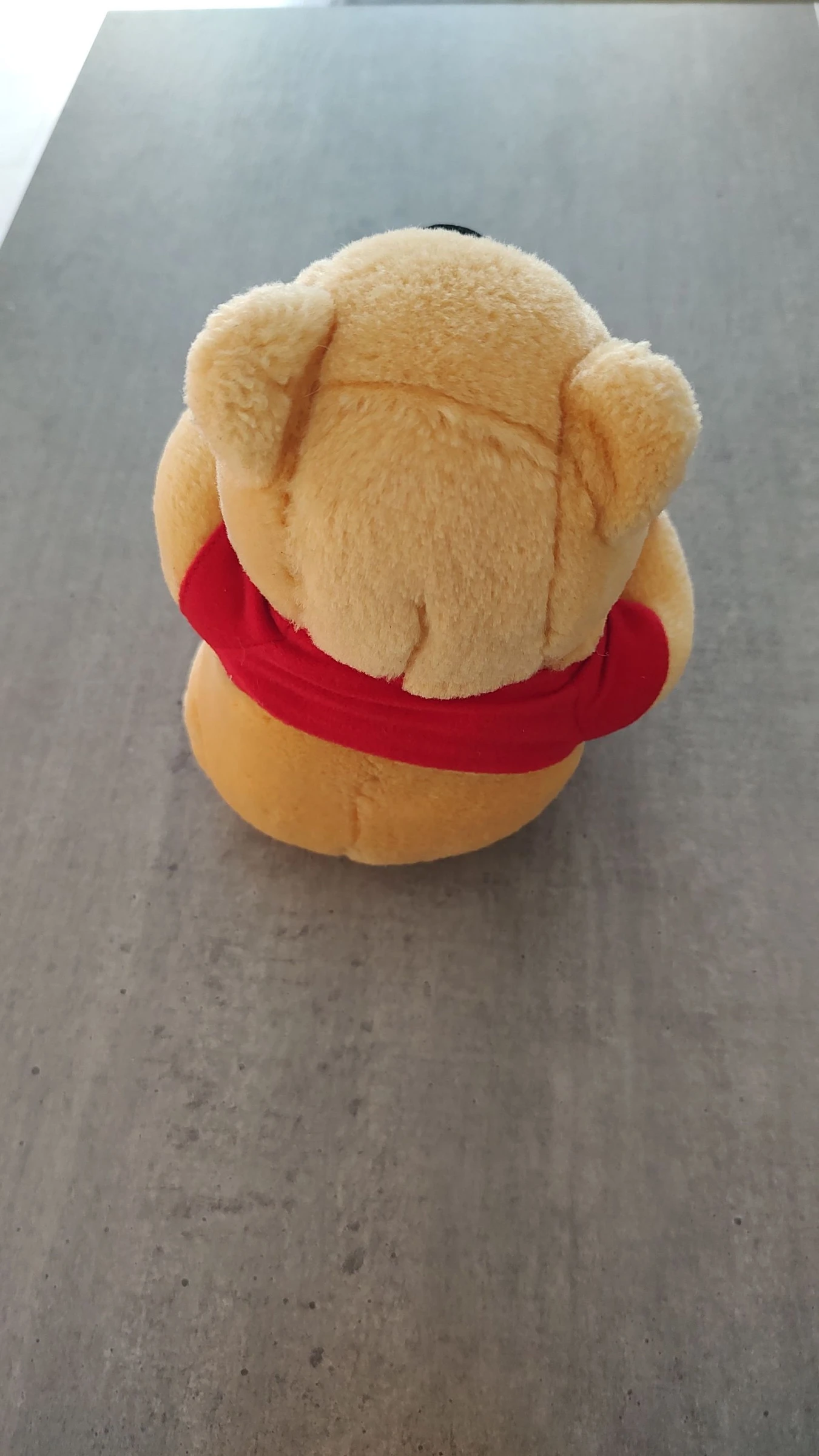 Peluche de Winnie Pooh sosteniendo un corazón "Cuddle Me" - Disney – photo 5